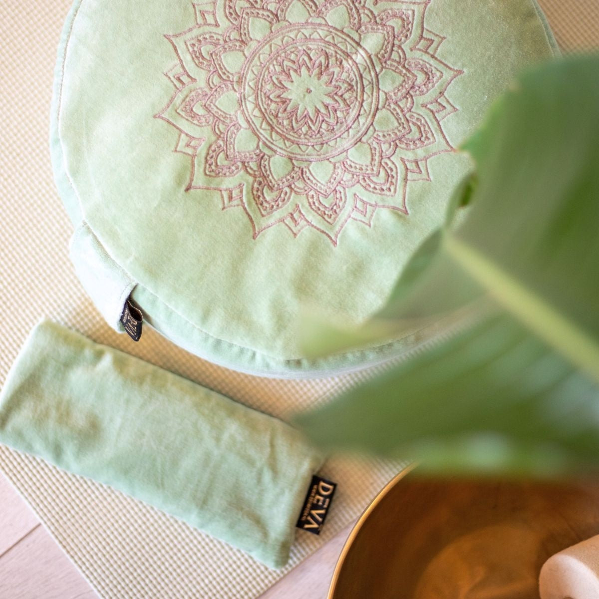 Deva Yoga - Meditatiekussen velvet - Light Green Mandala