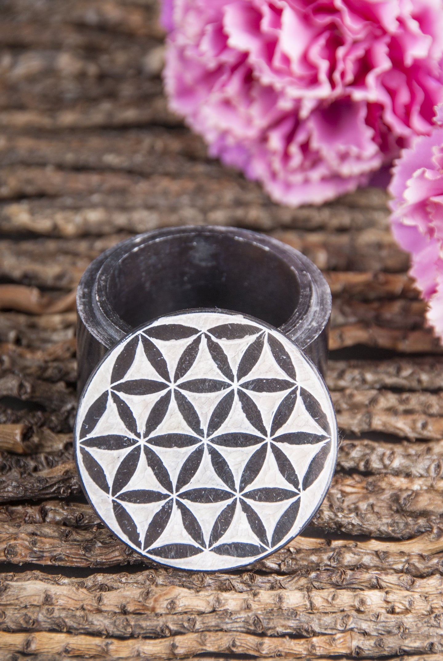 Zwart zeepsteen doosje flower of life