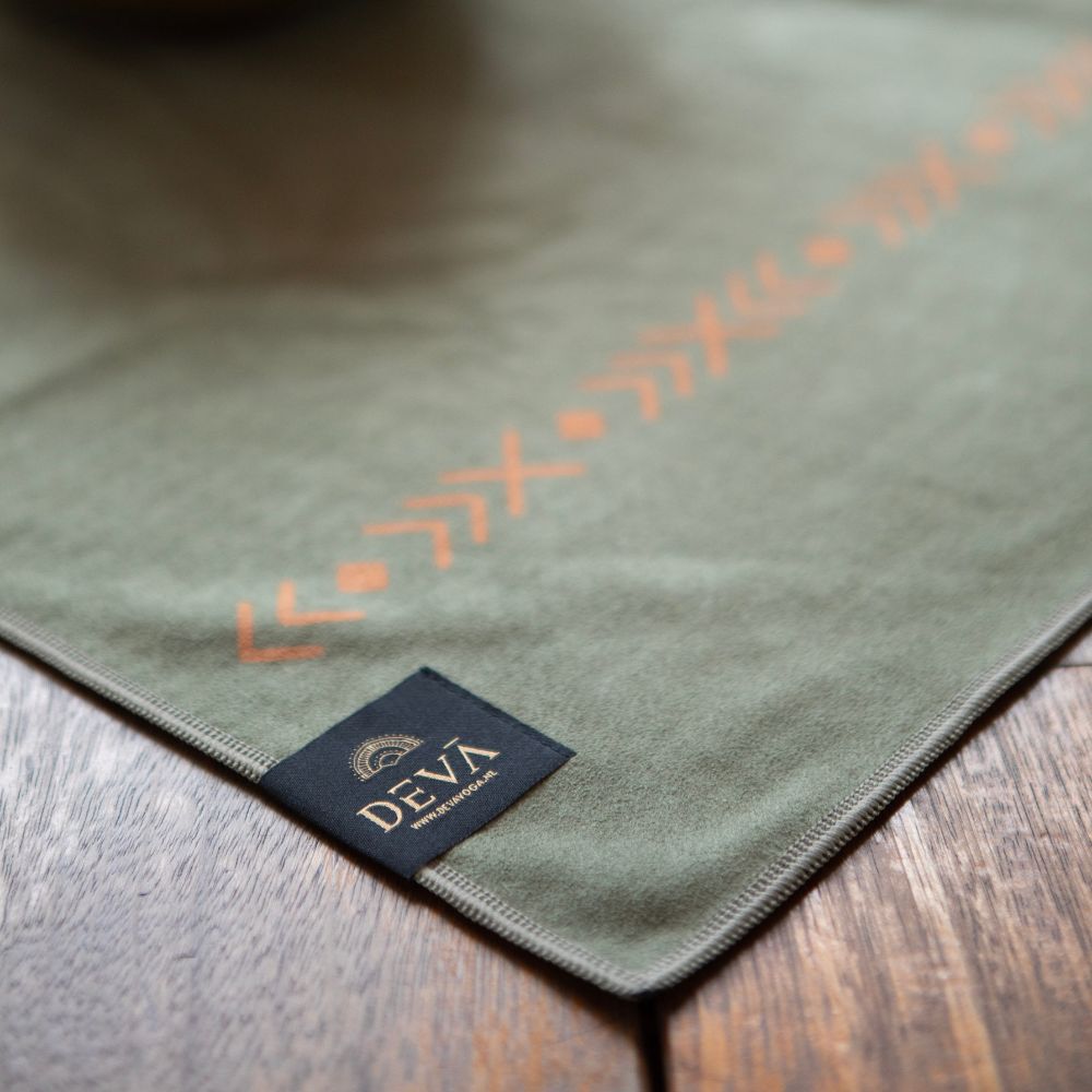 Deva Yoga - Yoga Handdoek - Olive Tribe