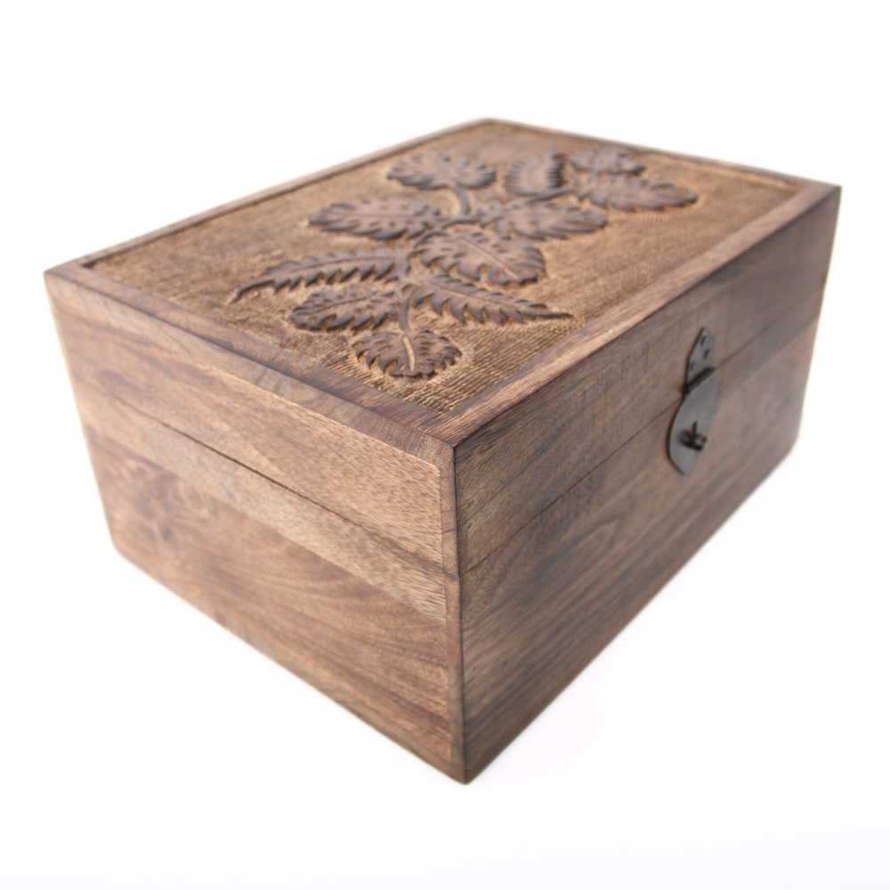Houten kist met blad design